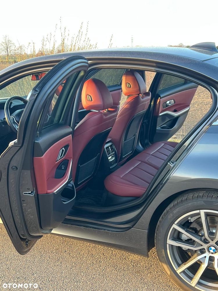 BMW Seria 3 330i xDrive M Sport - 15