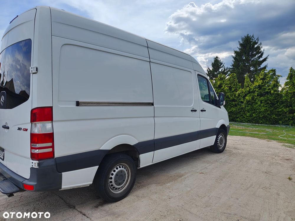 Mercedes-Benz Sprinter - 2