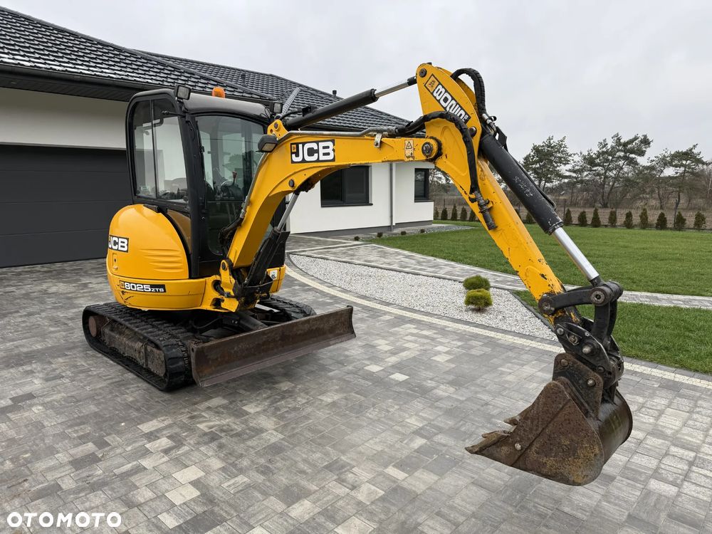 JCB 8025 - 4