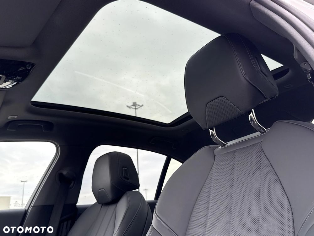 BMW Seria 5 530e xDrive PHEV - 33