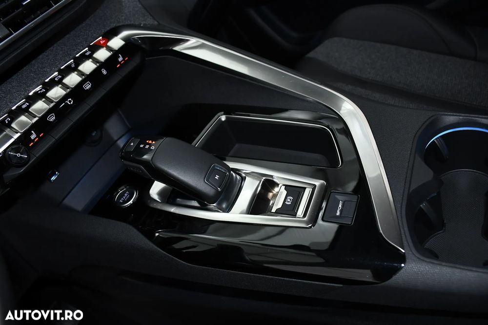 Peugeot 3008 1.2 PureTech Turbo S&S EAT6 Allure - 22