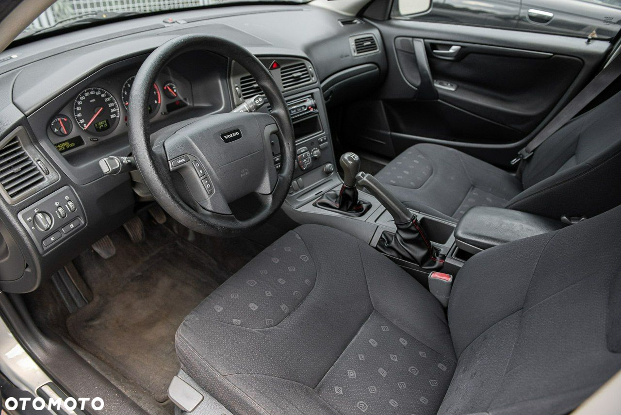 Volvo V70 2.4 Premium - 6