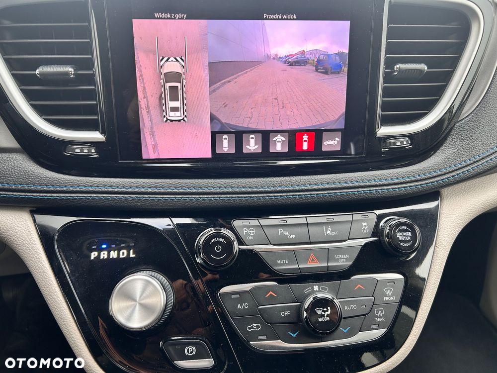 Chrysler Pacifica - 15