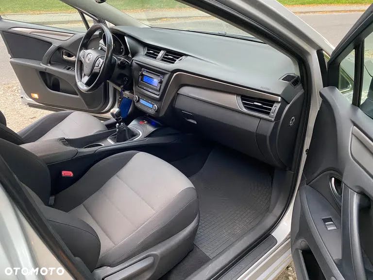 Toyota Avensis 1.6 Active - 6