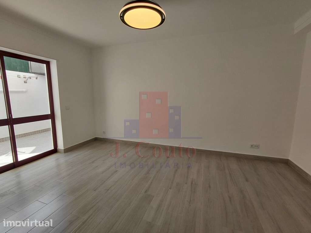 Apartamento T1 com terraço e estacionamento - Grande imagem: 5/21