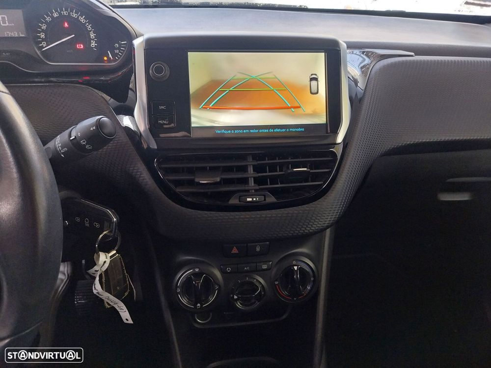 Peugeot 208 1.2 PureTech Style - 8