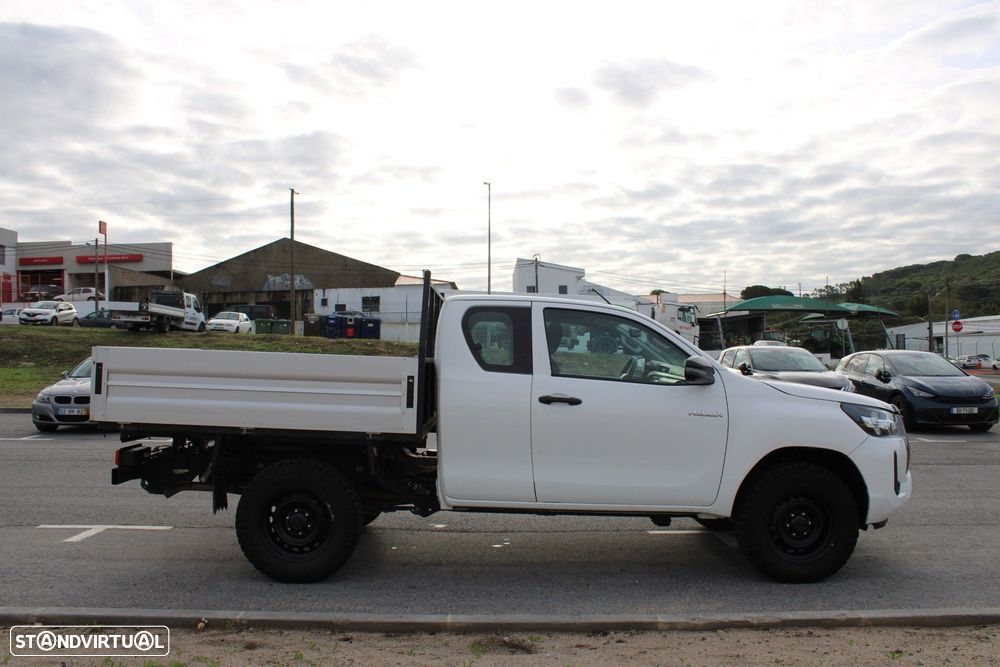 Toyota Hilux 2.4 D-4D 4WD CD CM - 8