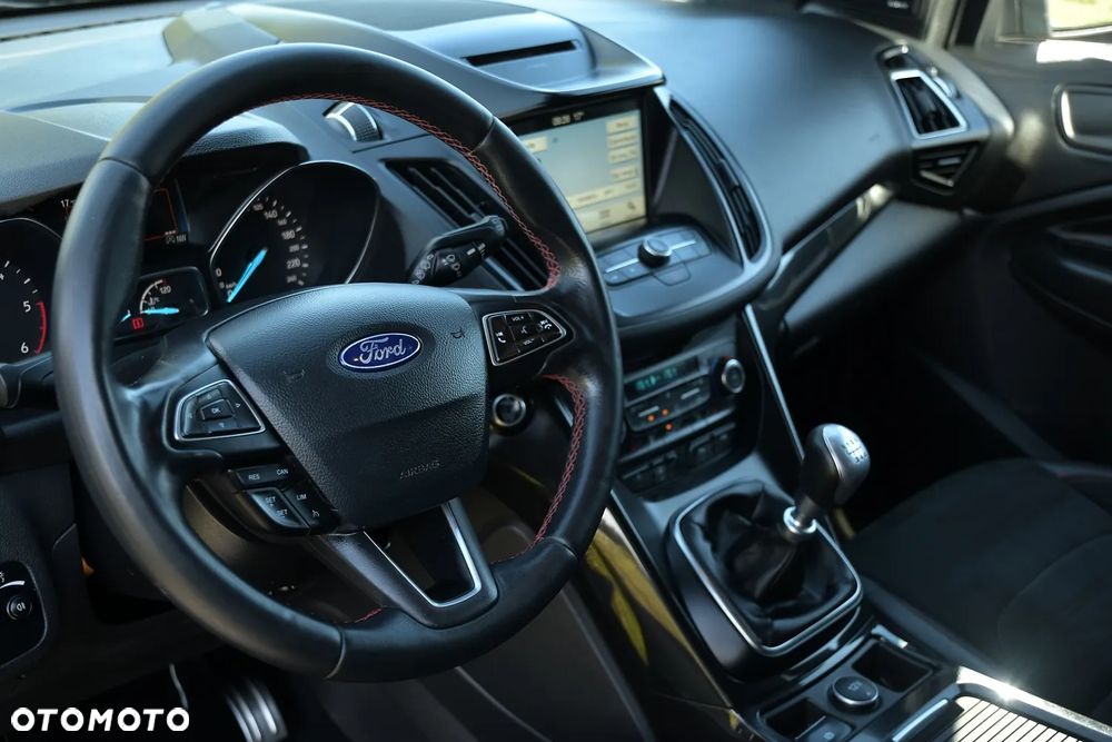 Ford Kuga 2.0 TDCi 4x4 ST-Line - 28