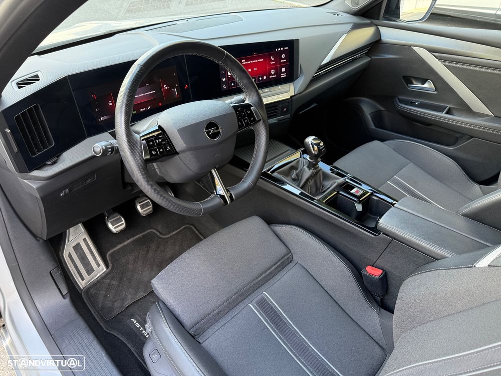 Opel Astra 1.2 T GS - 12