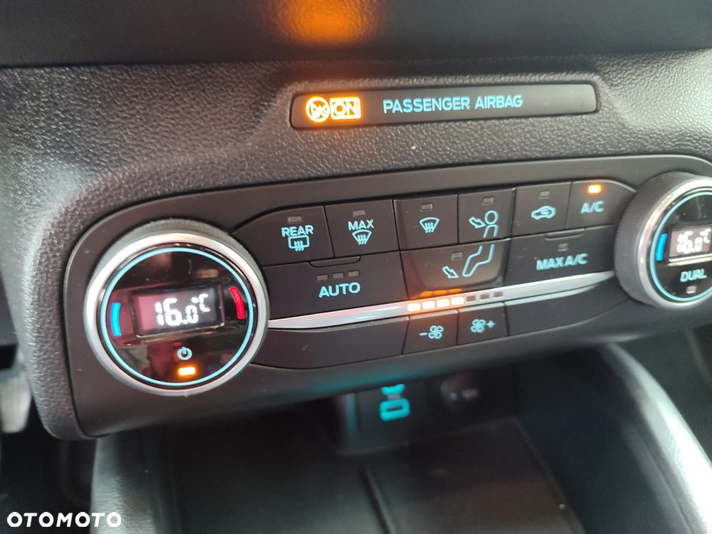 Ford Focus 1.0 EcoBoost Hybrid ST-LINE - 13
