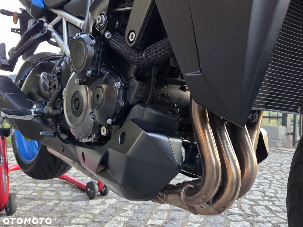 Suzuki GSX - 30