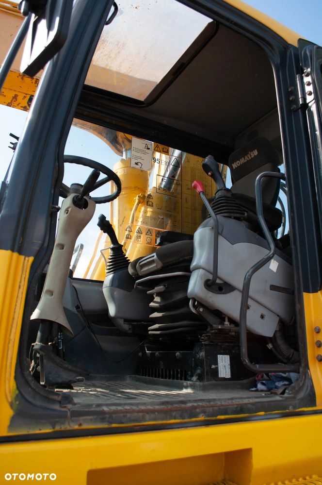 Komatsu PW 220 - 7E0 - 7