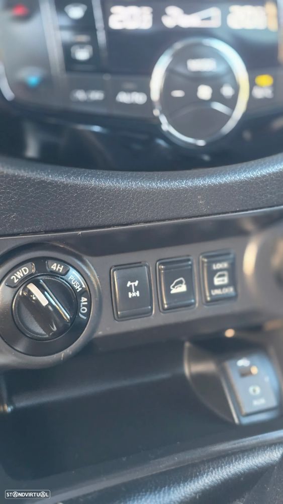 Nissan Navara 2.3 dCi CD 4WD Tekna - 14