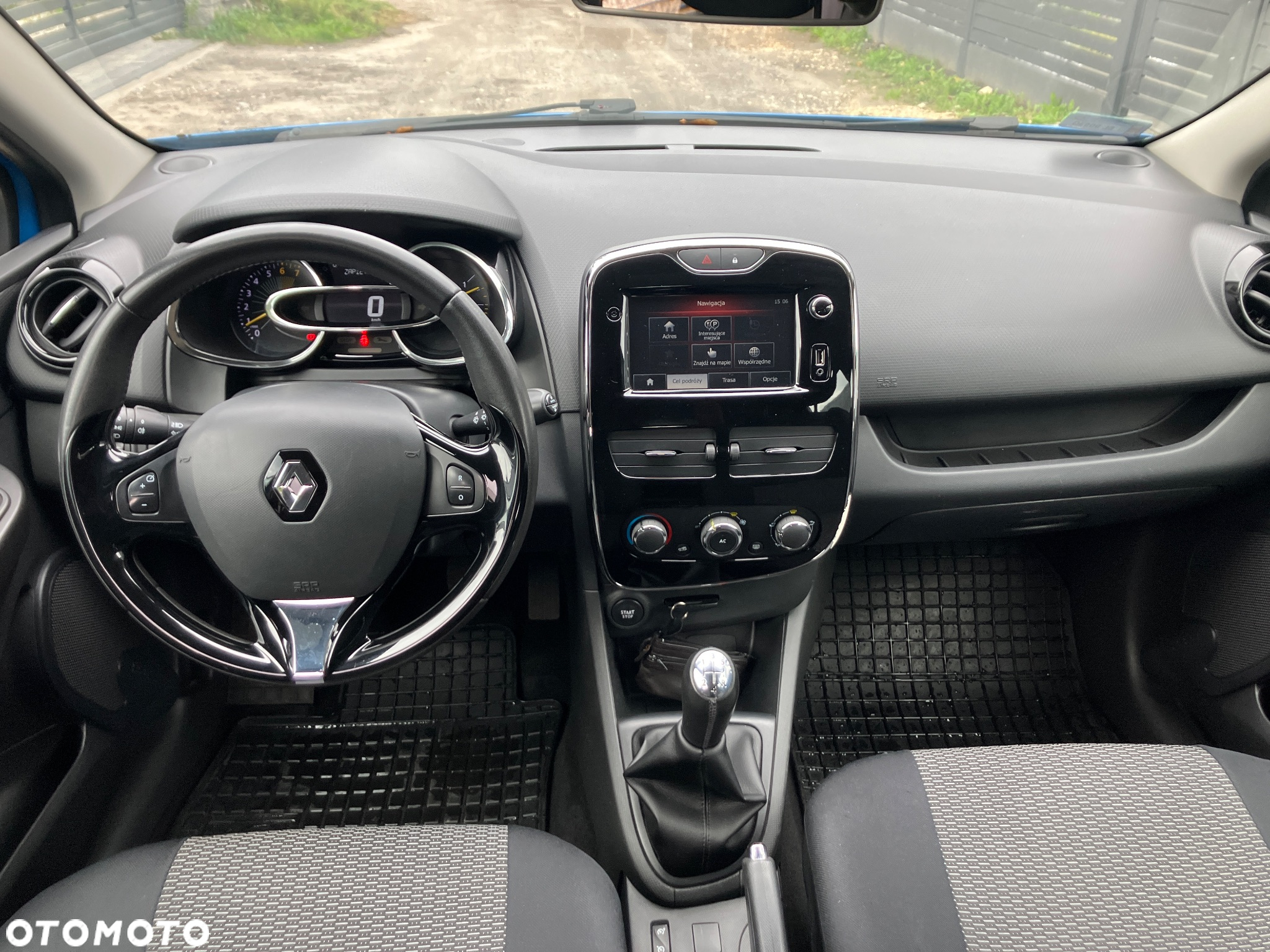Renault Clio 1.2 16V 75 LIMITED - 9