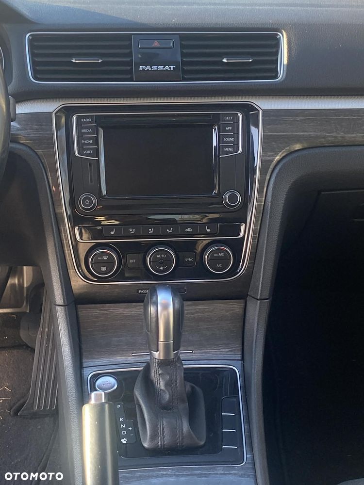 Volkswagen Passat - 20