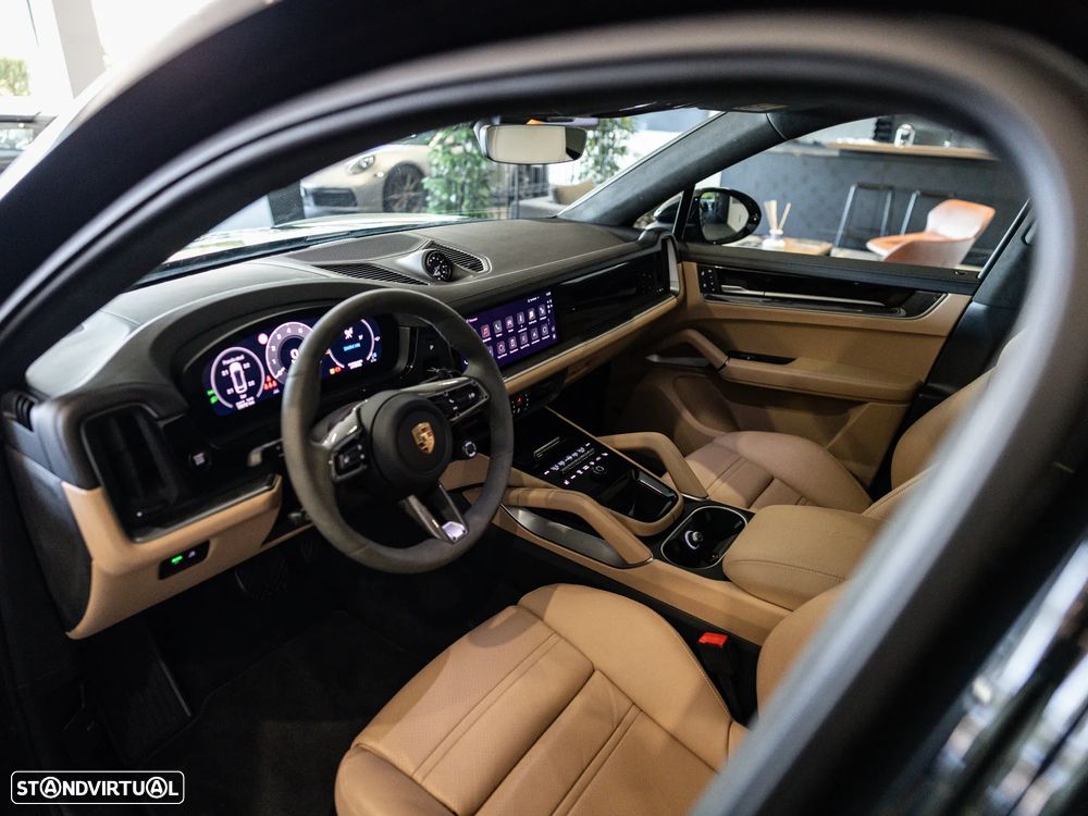 Porsche Cayenne Coupé E-Hybrid - 16