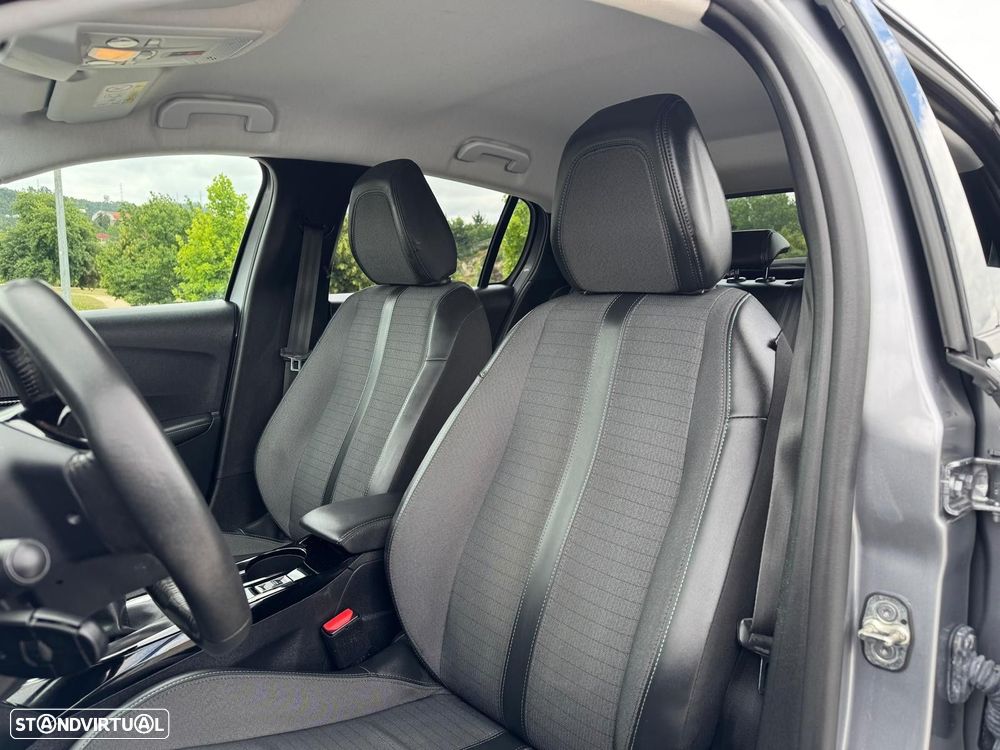 Peugeot 208 - 8