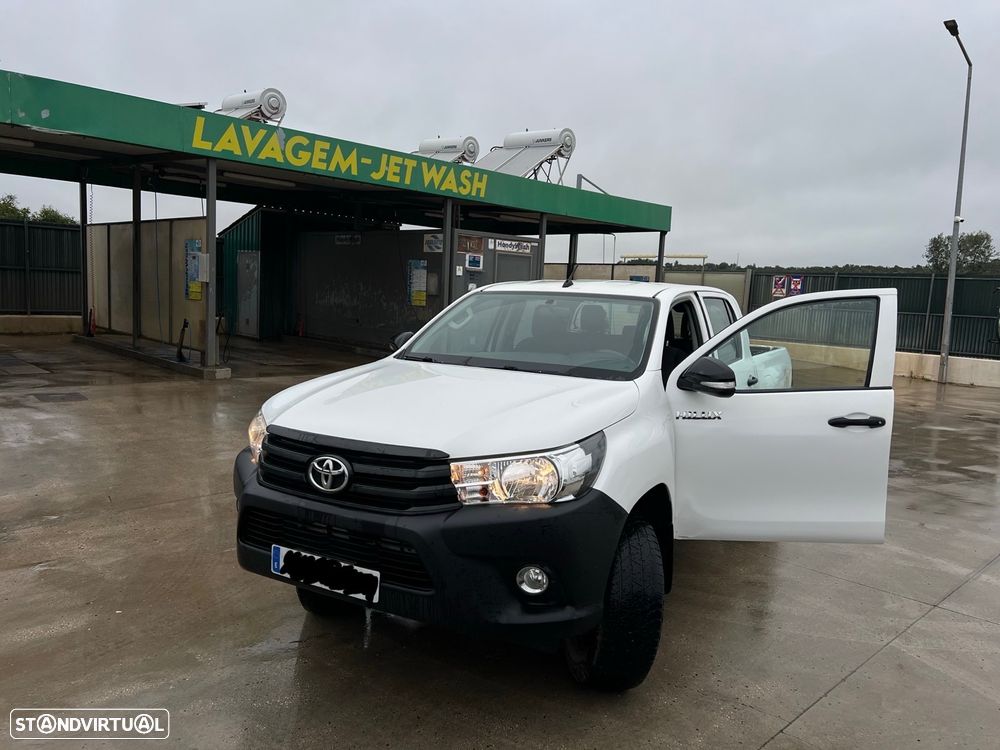 Toyota Hilux - 1