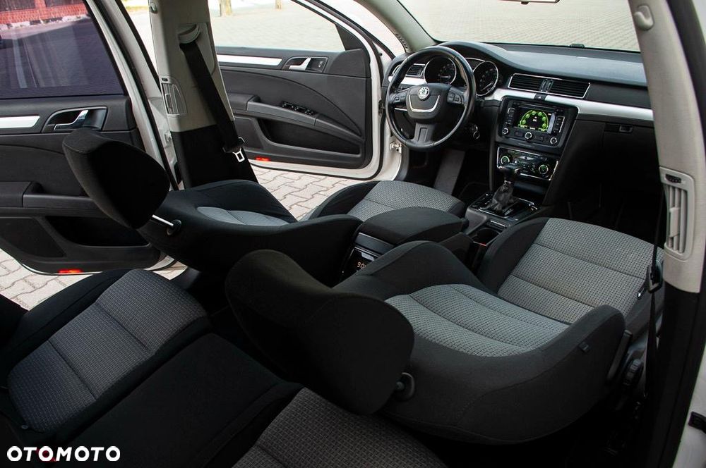 Skoda Superb 2.0 TDI DSG Ambition - 14