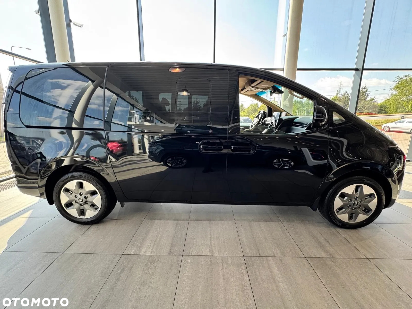 Hyundai Staria 1.6 T-GDI HEV Smart VIP - 4