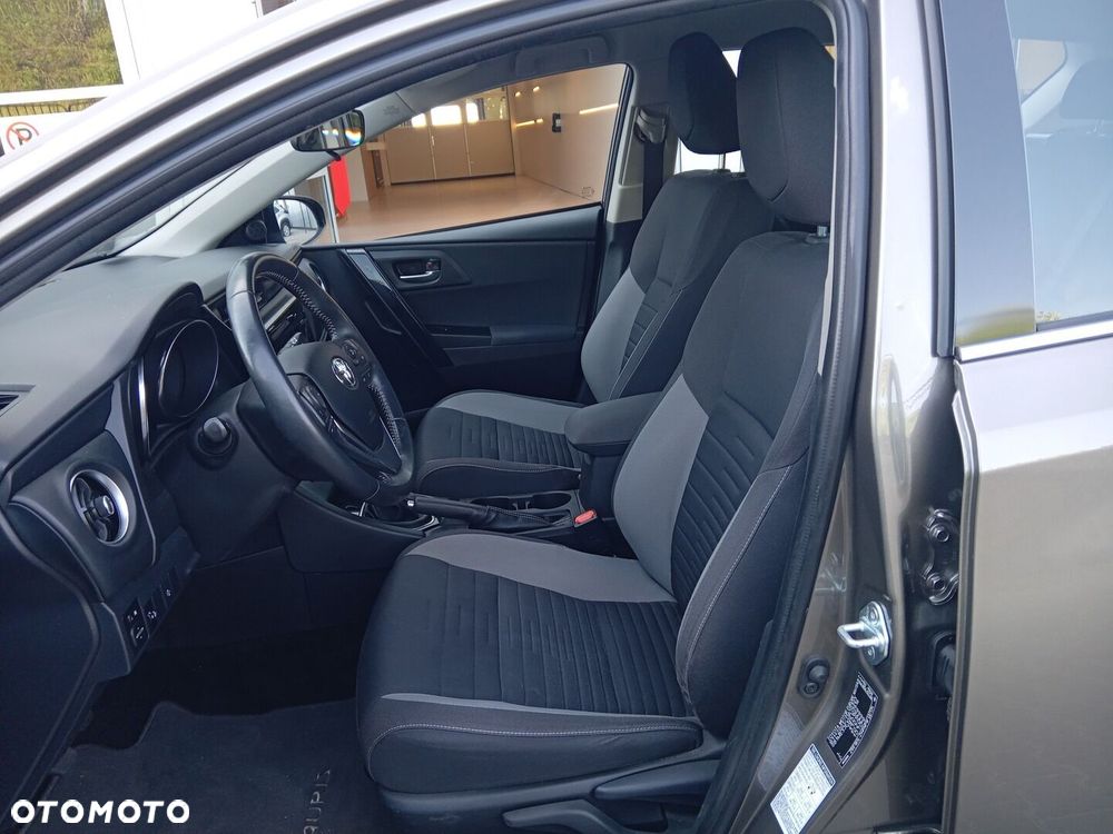 Toyota Auris - 14