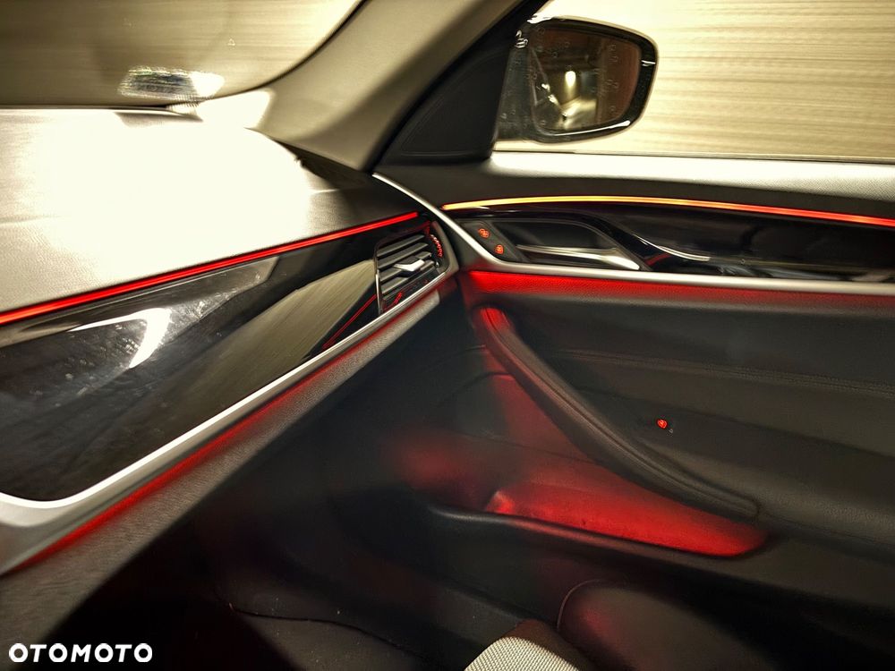 BMW Seria 5 518d Sport Line - 13