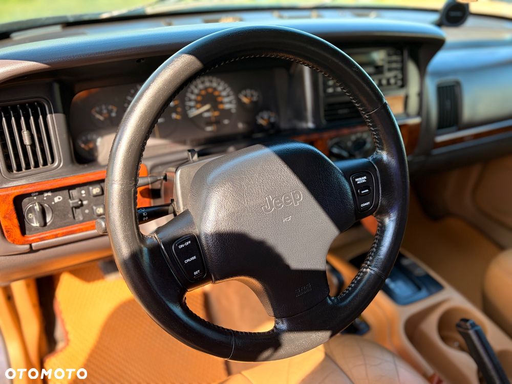 Jeep Grand Cherokee - 16