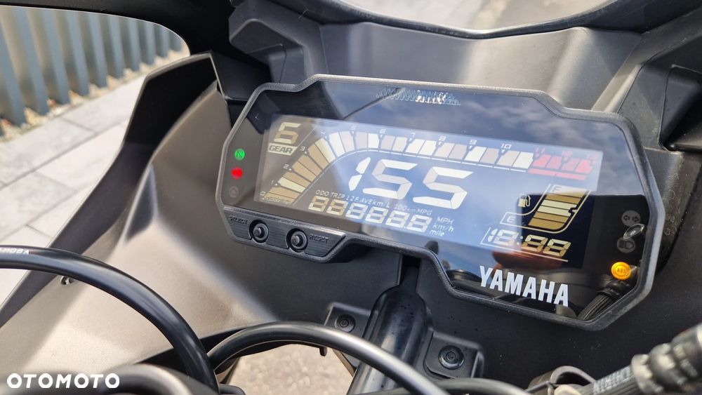 Yamaha YZF - 4