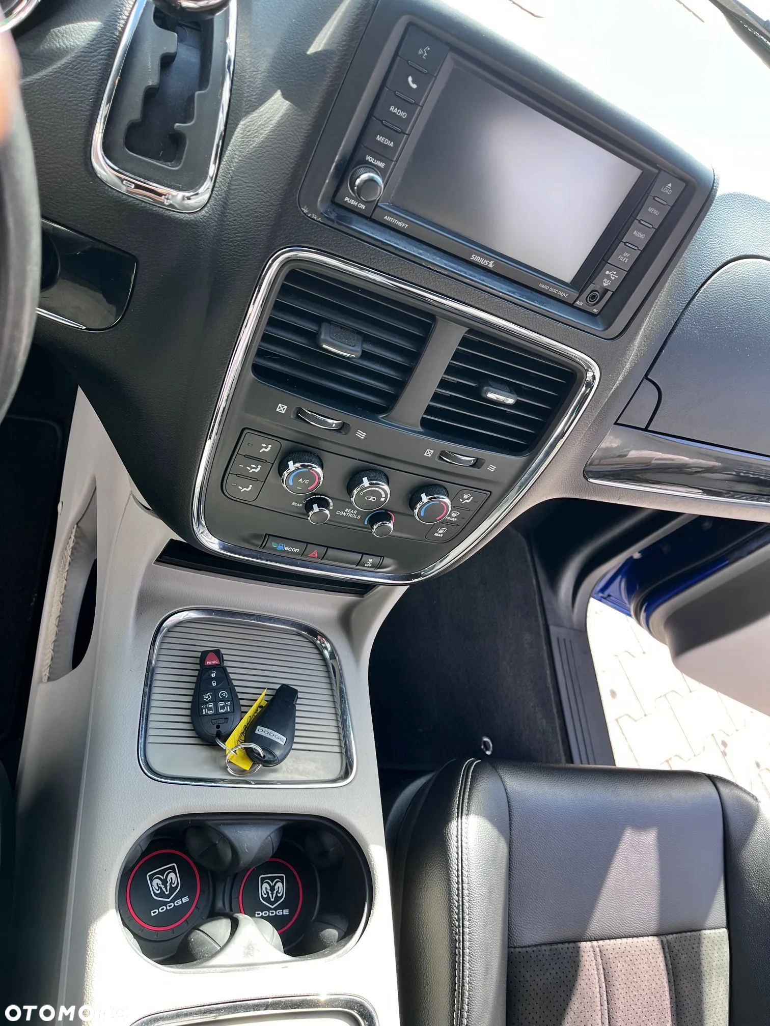 Dodge Grand Caravan - 10