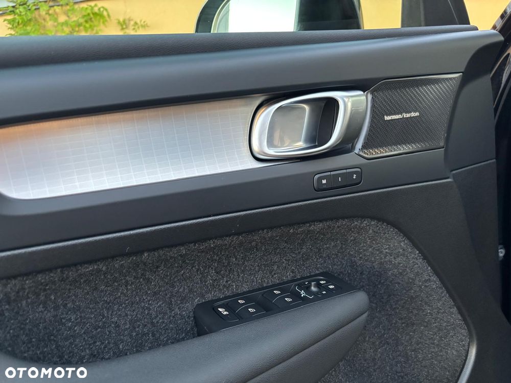 Volvo XC 40 B4 Ultra Black Edition - 23