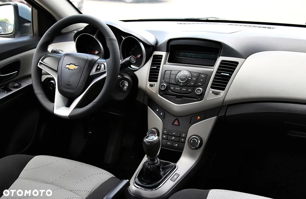 Chevrolet Cruze 1.6 LS+ - 21