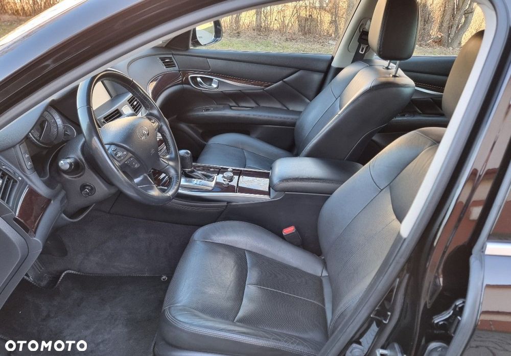 Infiniti Q70 - 10