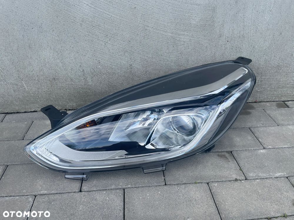LAMPA PRZEDNIA LEWA FORD FIESTA MK8  2017-2020 - NOWA VARROC - 1