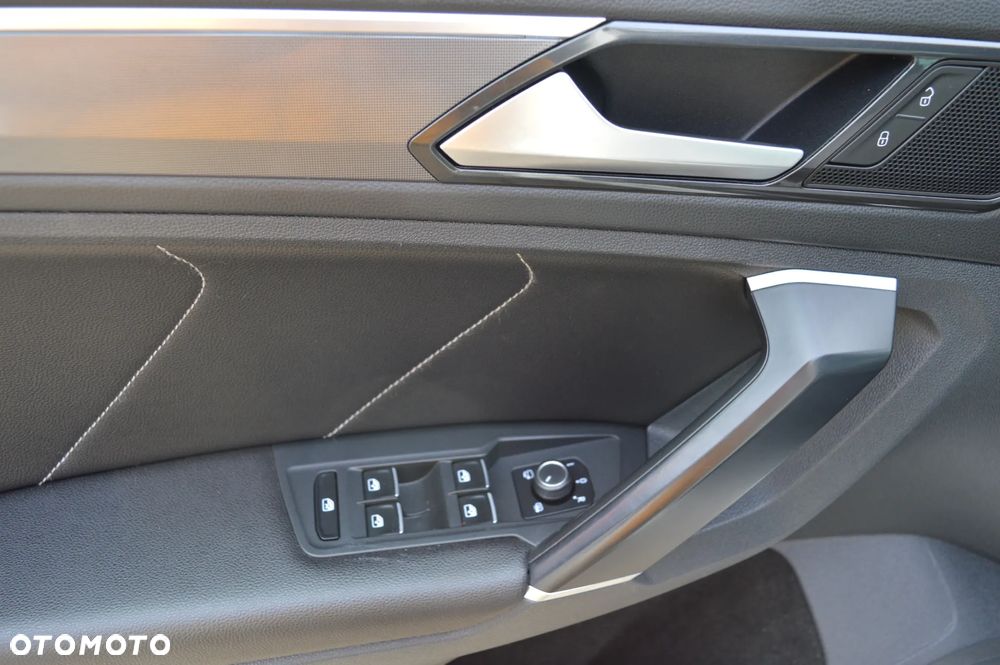 Volkswagen Tiguan 2.0 TDI SCR 4MotION DSG R-Line - 24