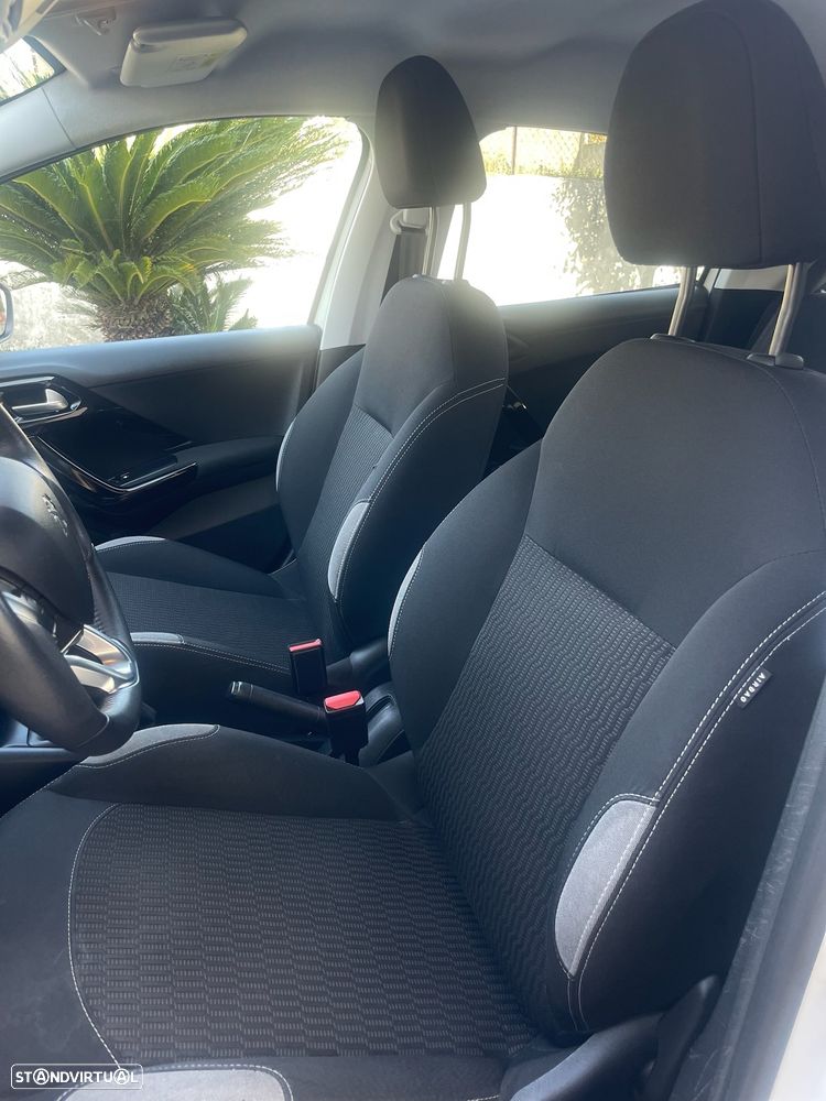 Peugeot 208 ver-1-2-puretech-style - 11