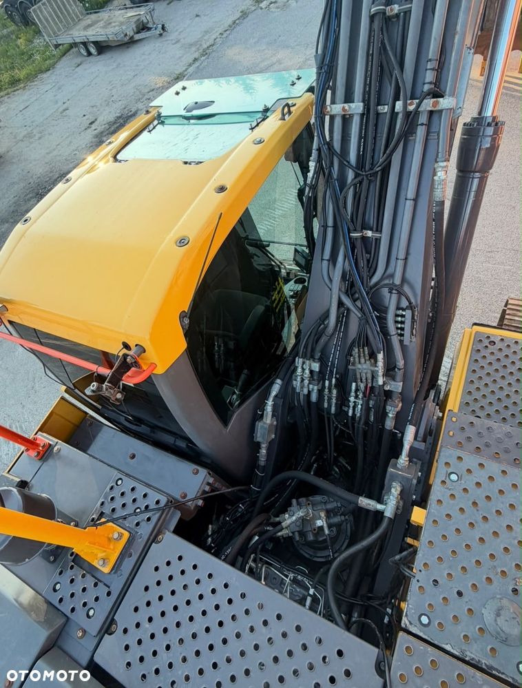 Volvo EC220El - 7