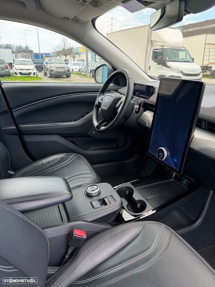 Ford Mustang Mach-E - 10