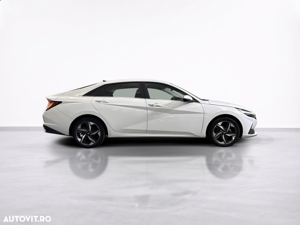 Hyundai Elantra - 7