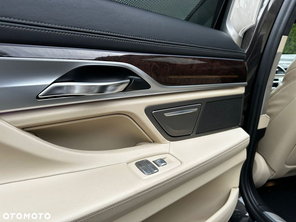 BMW Seria 7 750Li xDrive - 36