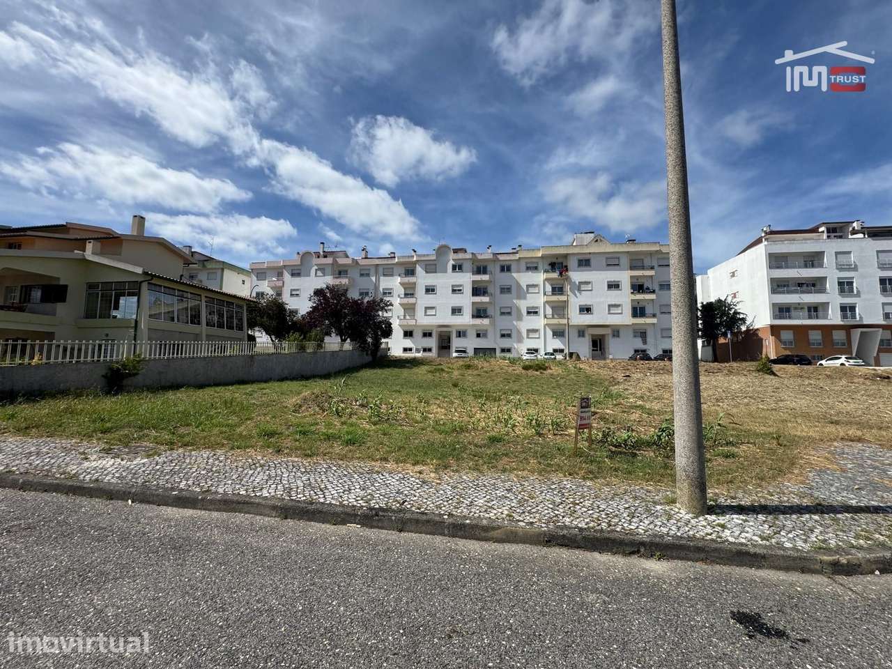 LOTE DE TERRENO PARA CONSTRUÇÃO URBANA DENTRO DA CIDADE DE OUREM - Grande imagem: 5/34