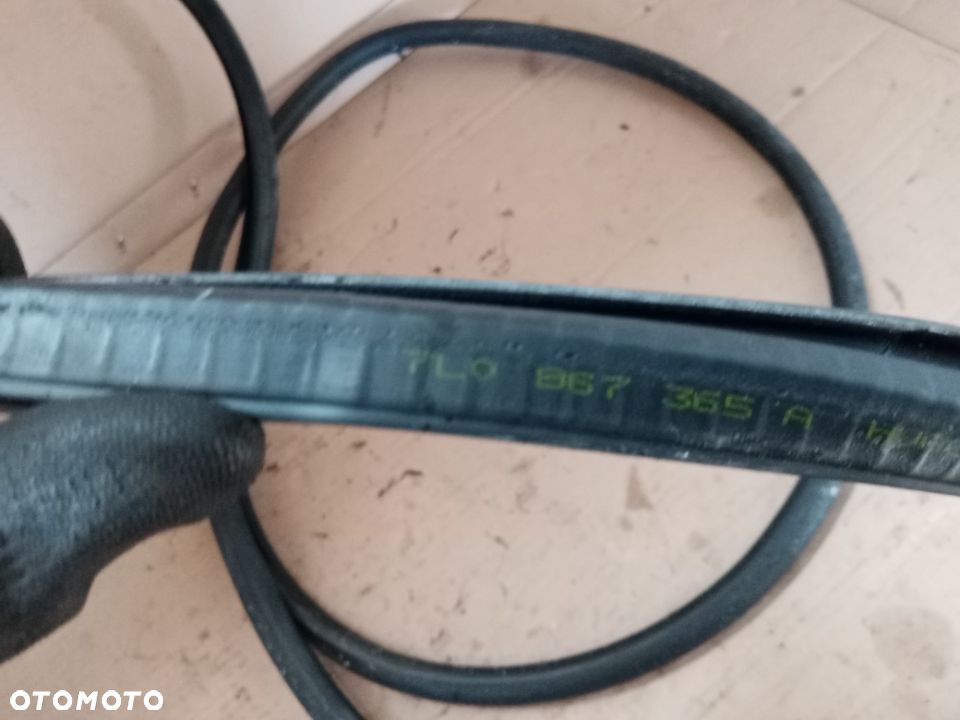 Uszczelka drzwi lewy przód przednia VW Touareg 7L0867365A - 2