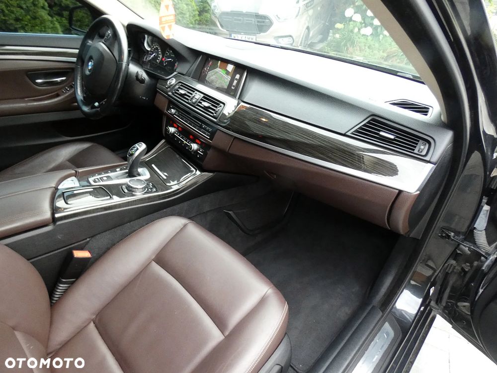 BMW Seria 5 535i xDrive Luxury Line - 31
