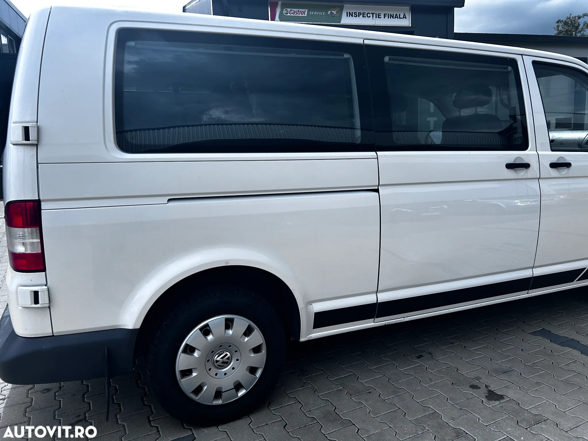 Volkswagen Caravelle - 3