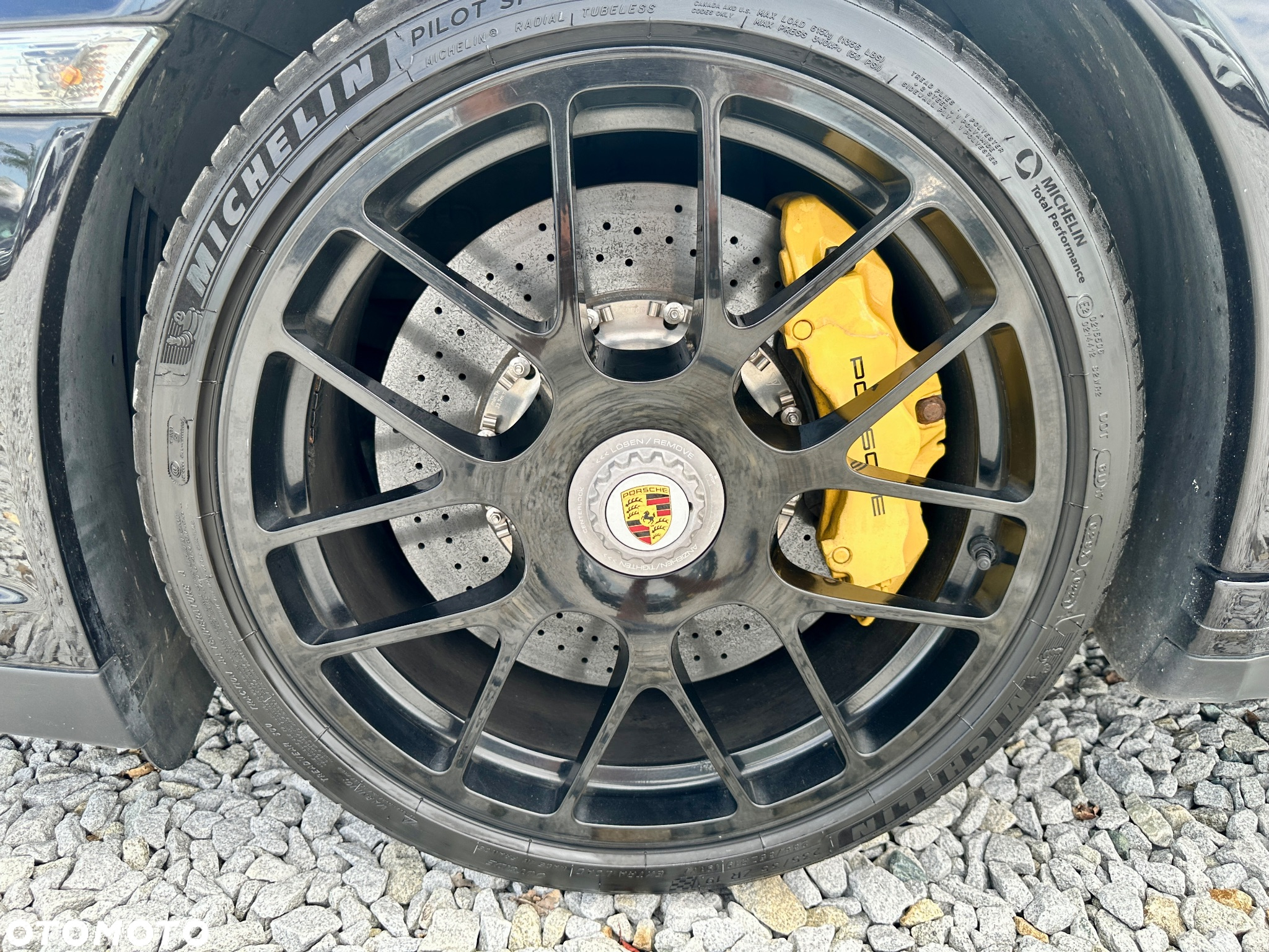Porsche 911 Turbo S Cabrio - 11