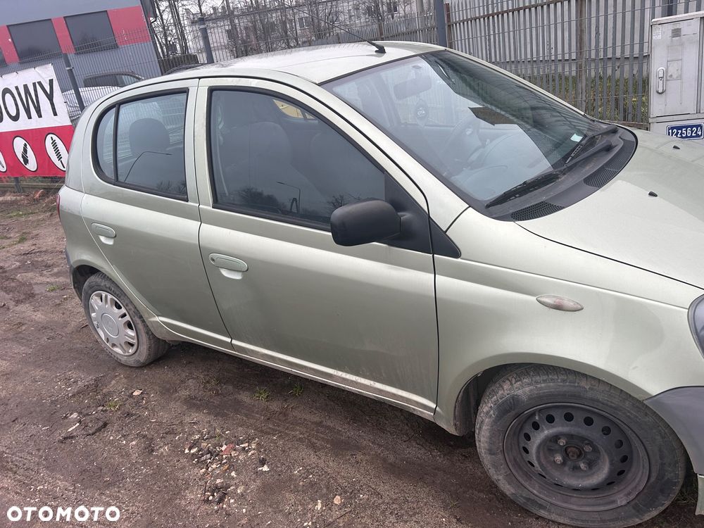 Toyota Yaris 1.0 Base - 1