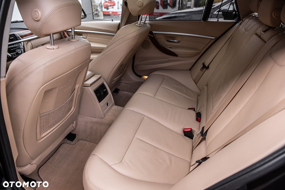 BMW Seria 3 320i Edition Luxury Line Purity - 26