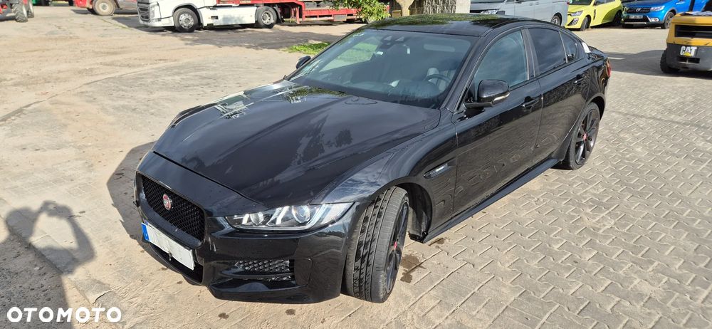 Jaguar XE - 1