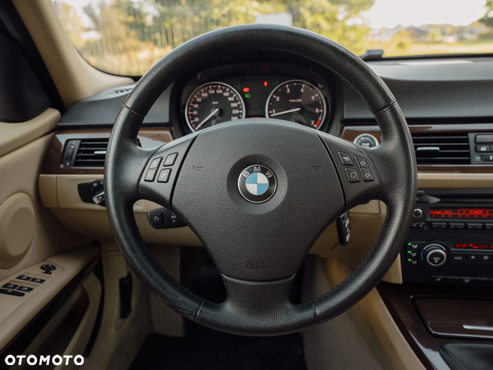 BMW Seria 3 318i - 26