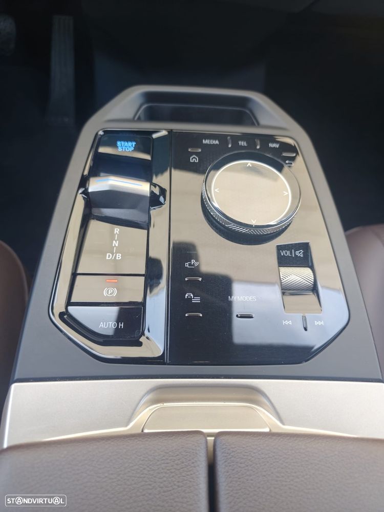 BMW iX xDrive 45 Pack Desportivo - 13