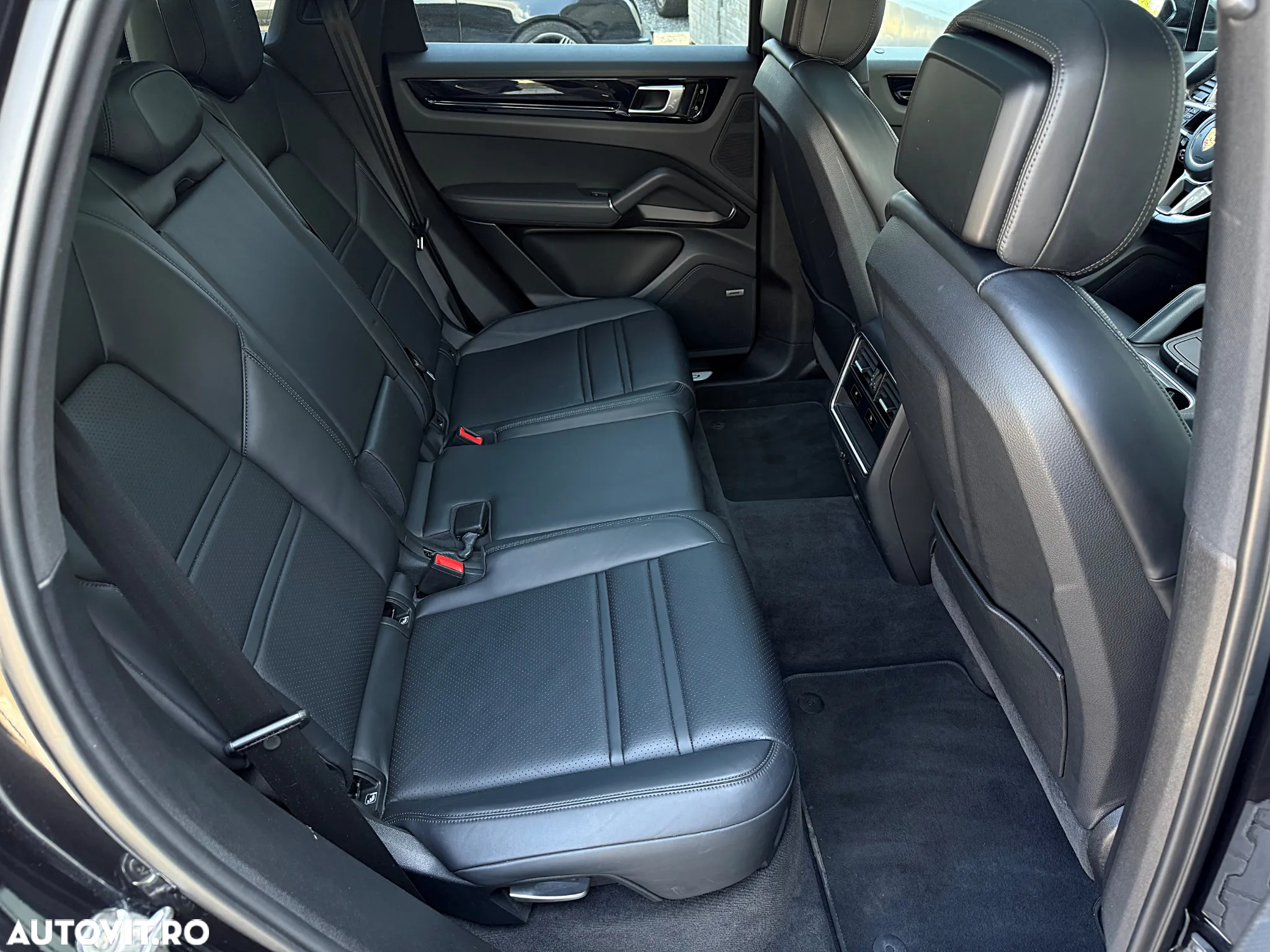 Porsche Cayenne Tiptronic S Platinum Edition - 33